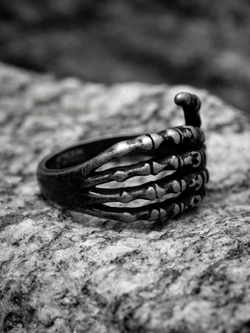 Pierścień Skeleton Hand Inox - Szary