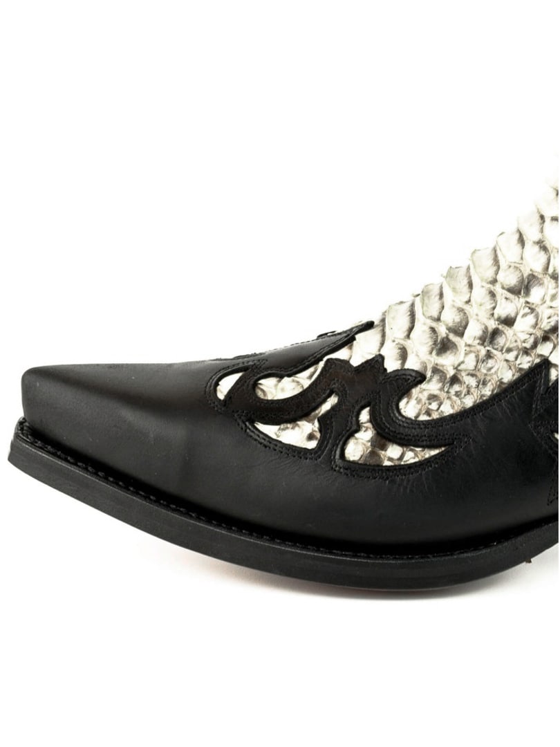 Mayura 1935 Boots - Crazy Old Black Python Nature_8.jpg