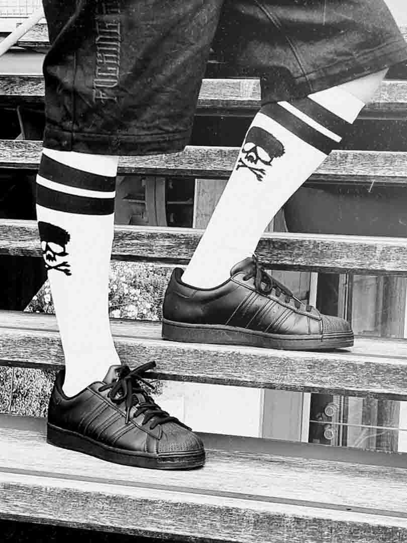 SKULL-KNEE-WHITE.JPG
