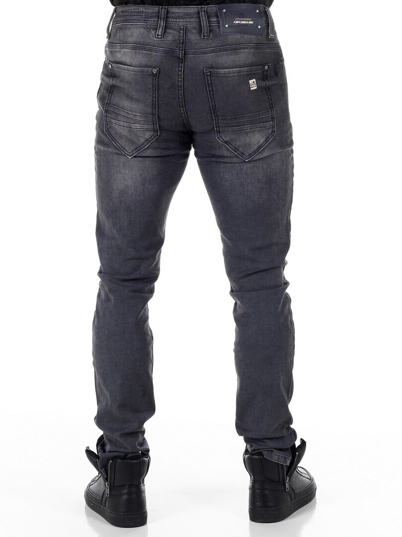 Victory Slim fit 1.jpg
