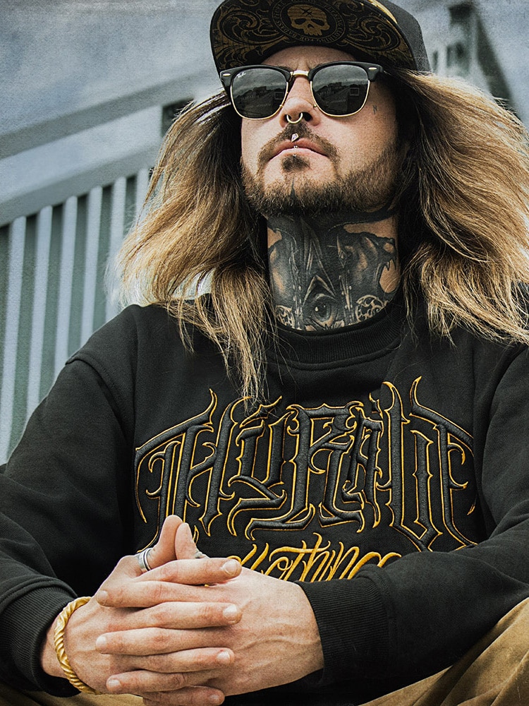 lifestyle-hyraw-crewneck-gold-yann-malotti-2-carre-3.jpg